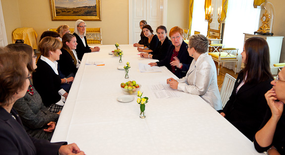 Presidentti Halonen tapasi NYTKIS ry:n edustajia. Copyright © Tasavallan presidentin kanslia