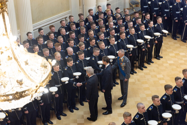 The President of the Republic of Finland promoted graduating Officer Cadets to Lieutenants and appointed them to the position of an officer or a fixed-term position of a junior officer on 25 August 2023. Photo: Matti Porre/Office of the President of the Republic of Finland
